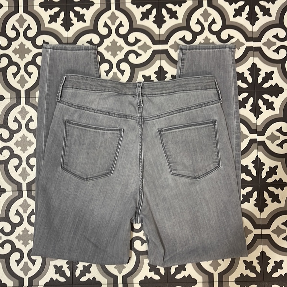 Universal Thread Jeans - Picture 2 of 9